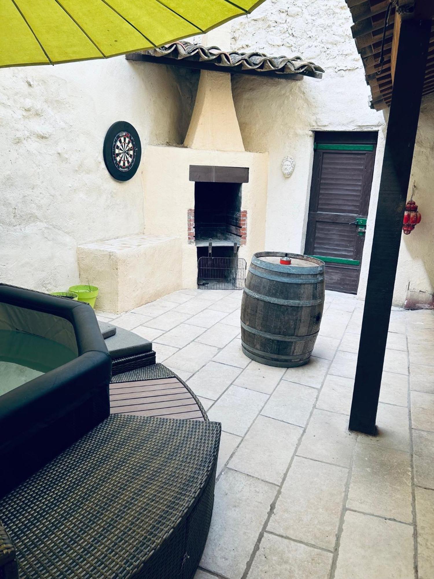 La Babayaga Bed & Breakfast Capestang Exterior photo